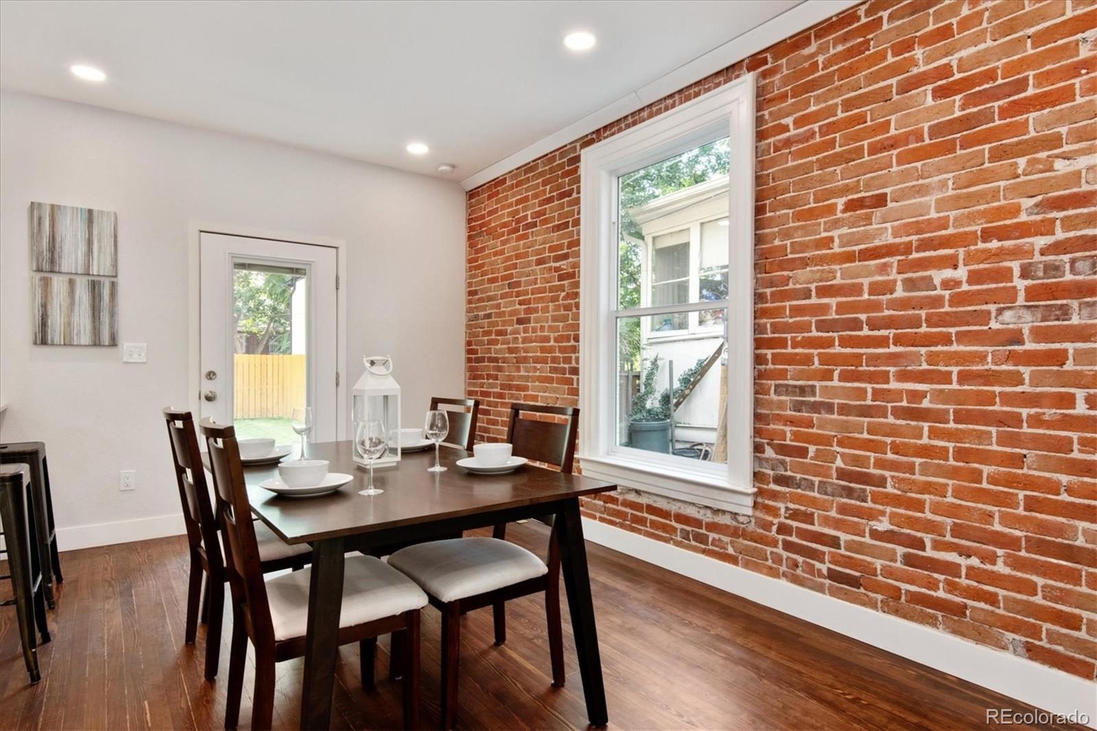 1108 York Dining