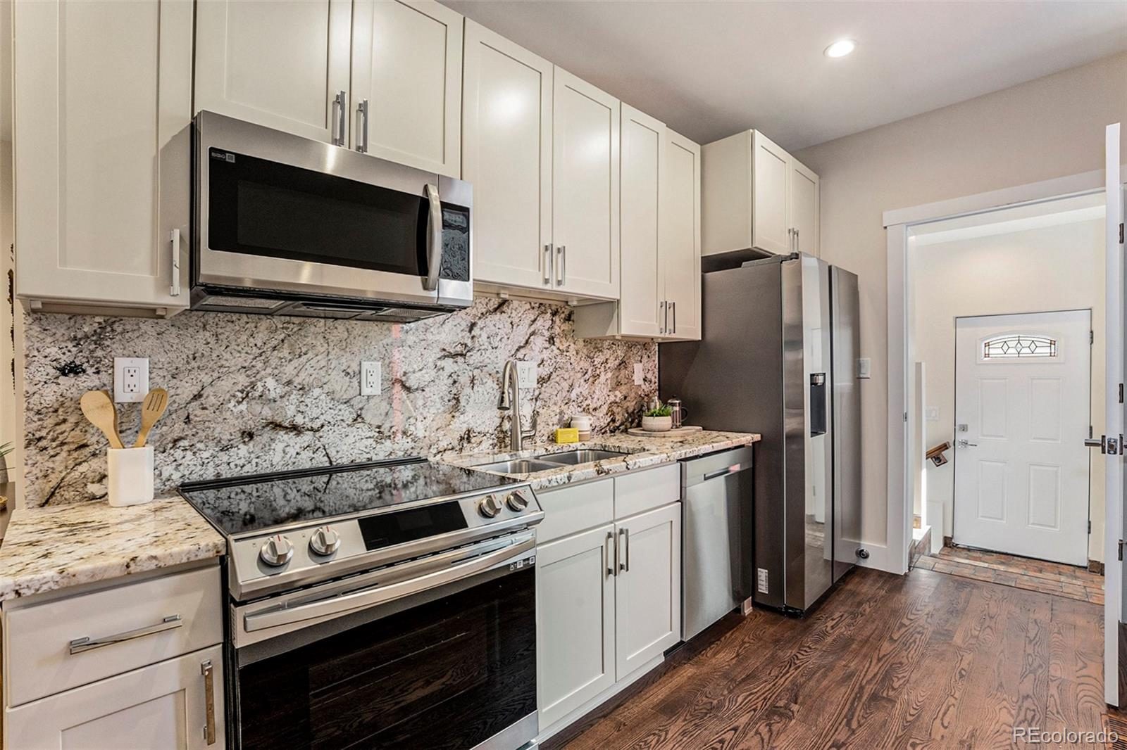 New 400 Pearl Kitchen