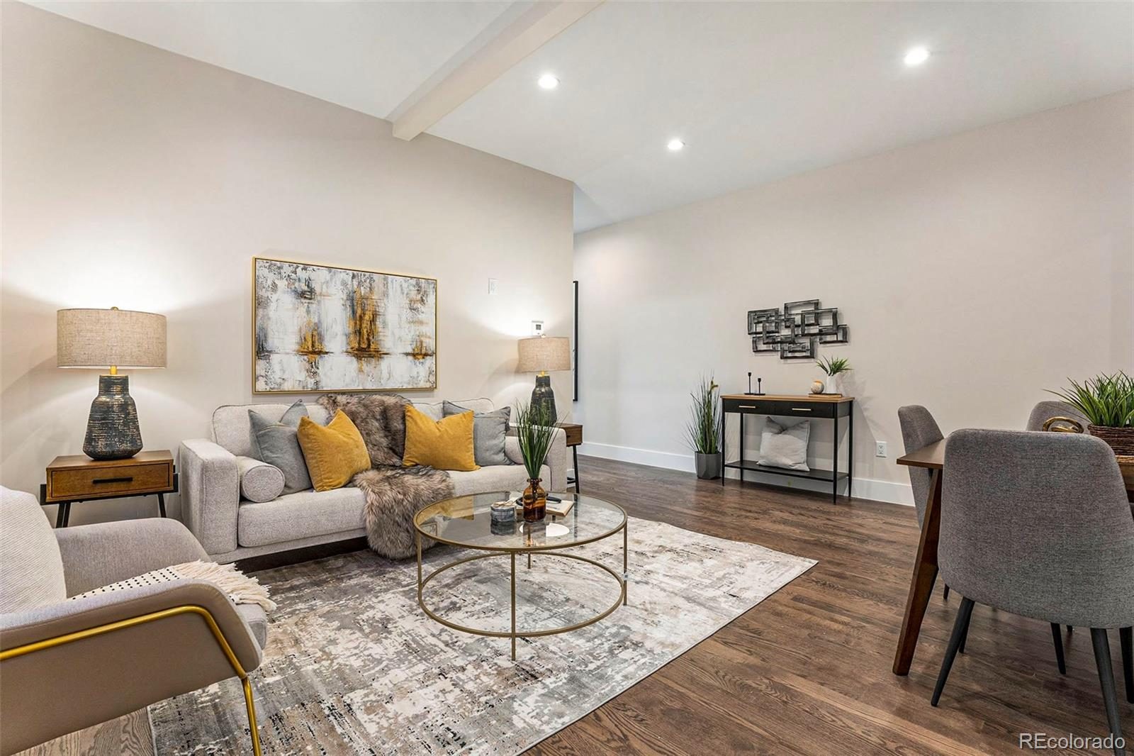 New 400 Pearl Living Room 2